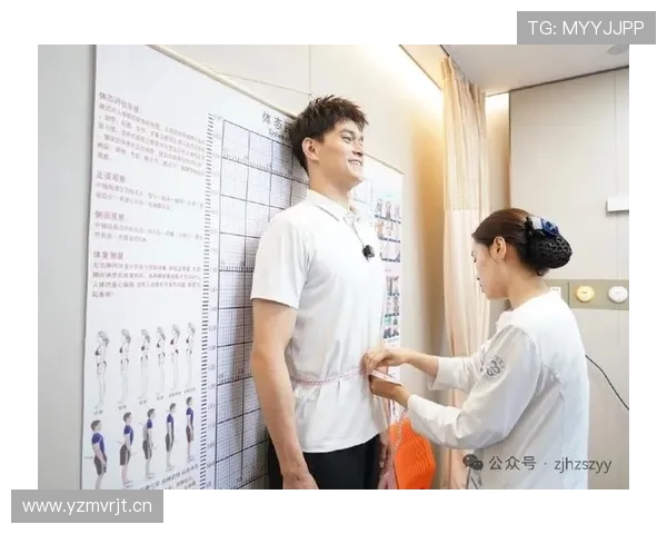 孙杨训练间隙居然光膀子玩手机，这体脂你信么？