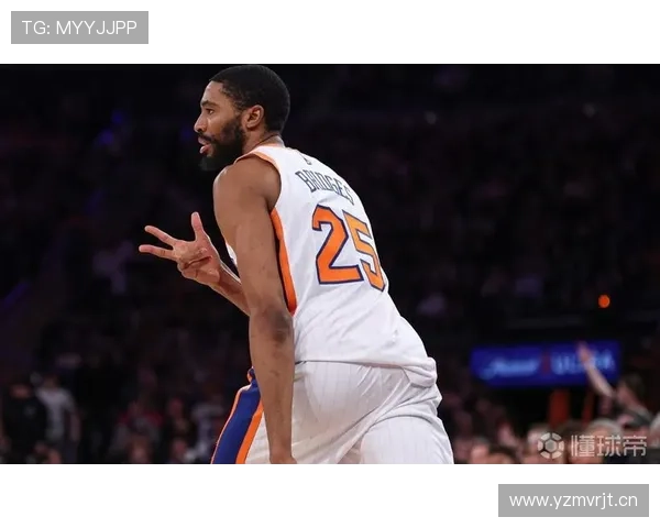 米卡尔·布里奇斯无球跑动拉开空间，3D价值在季后赛体系中持续提升